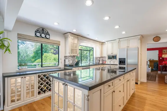 5704 Westport Road, West Vancouver For Sale - image 4
