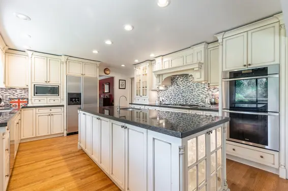 5704 Westport Road, West Vancouver For Sale - image 5