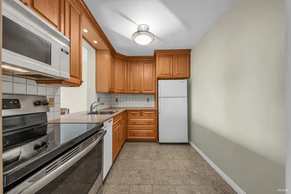 1010 2004 Fullerton Avenue, North Vancouver For Sale - image 8