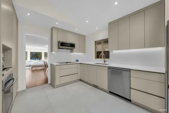 3265 Chaucer Avenue, North Vancouver For Sale - image 9