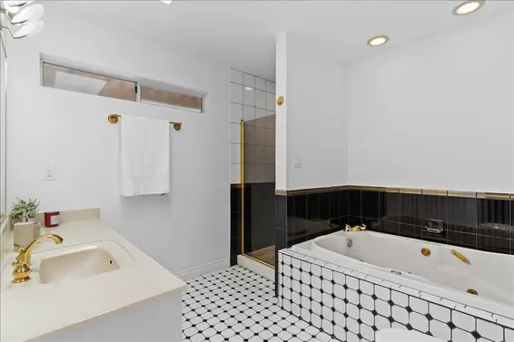 2471 Mowat Place, North Vancouver For Sale - image 17