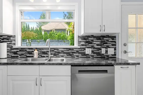 3020 Thorncliffe Drive, North Vancouver For Sale - image 10