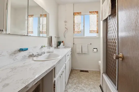 407 East 13th Street, North Vancouver For Sale - image 10