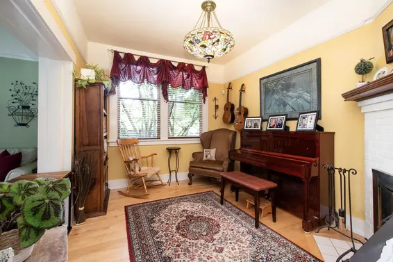 1560 Macgowan Avenue, North Vancouver For Sale - image 11
