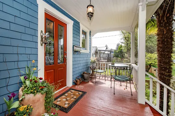 1560 Macgowan Avenue, North Vancouver For Sale - image 2