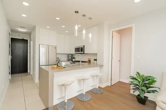 1002 170 West 1st Street, North Vancouver For Sale - image 9