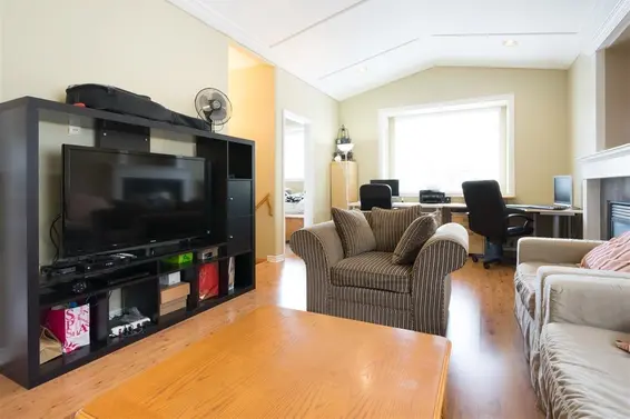 2052 Westview Drive, North Vancouver For Sale - image 10