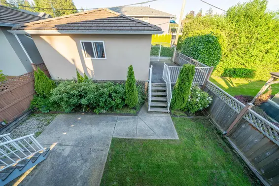 2052 Westview Drive, North Vancouver For Sale - image 15