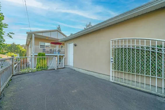 2052 Westview Drive, North Vancouver For Sale - image 19