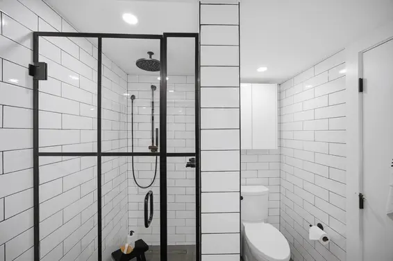 3321 Mountain Highway, North Vancouver For Sale - image 12