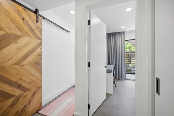 3321 Mountain Highway, North Vancouver For Sale - image 17