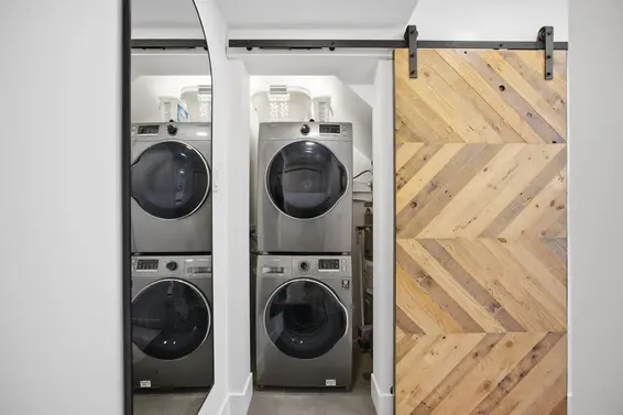 3321 Mountain Highway, North Vancouver For Sale - image 18