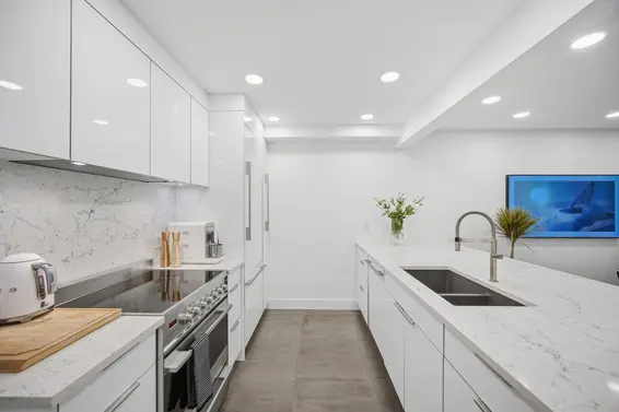 3321 Mountain Highway, North Vancouver For Sale - image 2