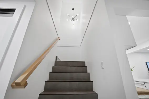 3321 Mountain Highway, North Vancouver For Sale - image 26