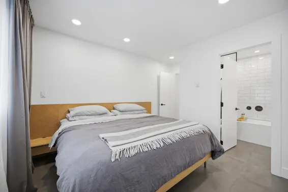 3321 Mountain Highway, North Vancouver For Sale - image 28