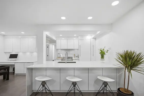 3321 Mountain Highway, North Vancouver For Sale - image 9