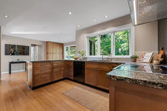 3845 Southridge Avenue, West Vancouver For Sale - image 8