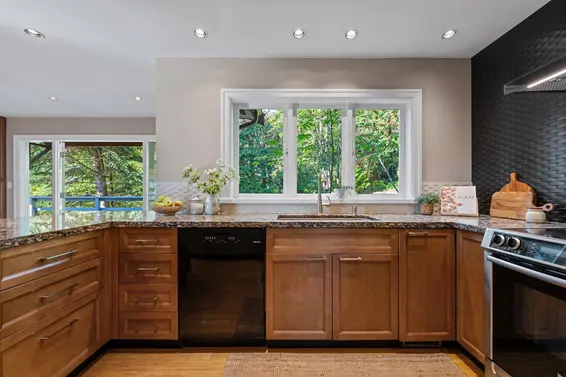 3845 Southridge Avenue, West Vancouver For Sale - image 9