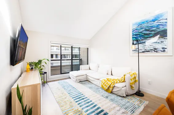 409 1363 Clyde Avenue, West Vancouver For Sale - image 3