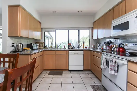 3803 Bayridge Avenue, West Vancouver For Sale - image 10