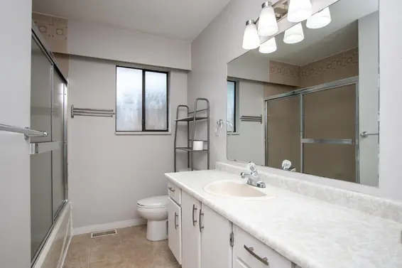 591 Riverside Drive, North Vancouver For Sale - image 18