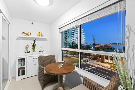 216 108 West Esplanade, North Vancouver