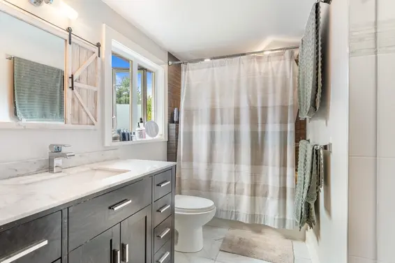 3760 Bayridge Avenue, West Vancouver For Sale - image 11