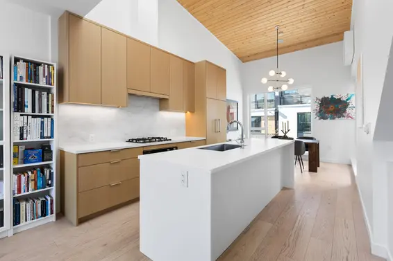 222 650 East 2nd Street, North Vancouver
