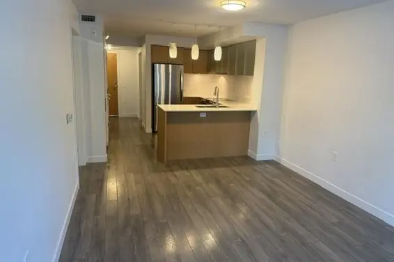 111 221 East 3rd Street, North Vancouver