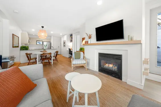 301 333 East 1st Street, North Vancouver For Sale - image 3