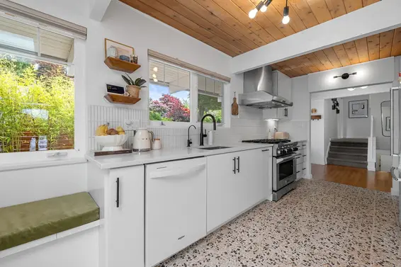 3455 Calder Avenue, North Vancouver For Sale - image 15