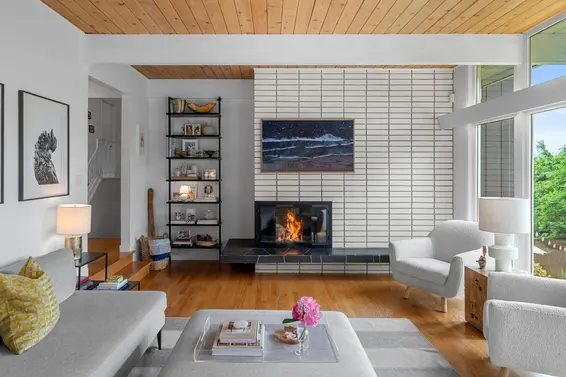 3455 Calder Avenue, North Vancouver For Sale - image 3