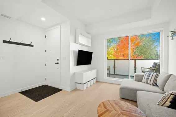 107 650 East 2nd Street, North Vancouver