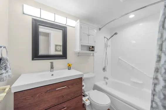 205 252 West 2nd Street, North Vancouver For Sale - image 11
