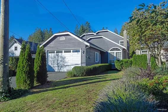 1072 Clements Avenue, North Vancouver
