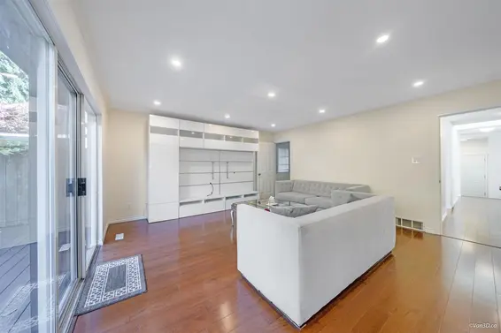 1072 Clements Avenue, North Vancouver For Sale - image 6