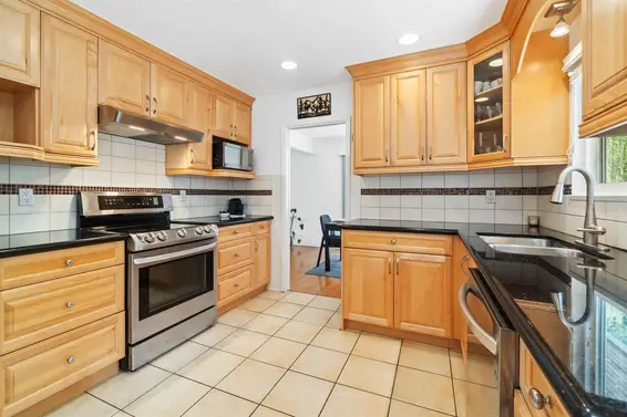 2681 Standish Drive, North Vancouver For Sale - image 10