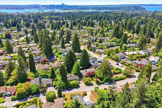 3922 Sunnycrest Drive, North Vancouver For Sale - image 12