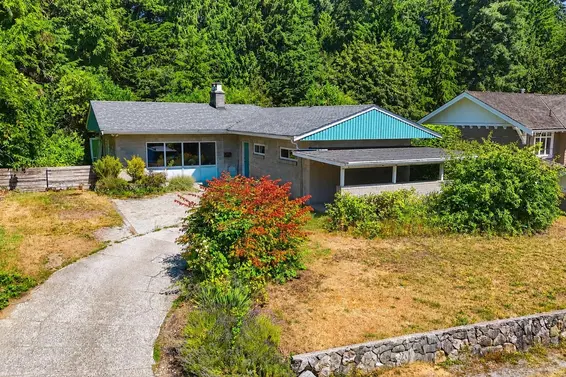 3922 Sunnycrest Drive, North Vancouver For Sale - image 2