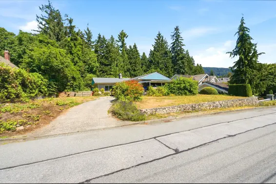 3922 Sunnycrest Drive, North Vancouver For Sale - image 5