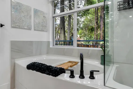 1102 Strathaven Drive, North Vancouver For Sale - image 15