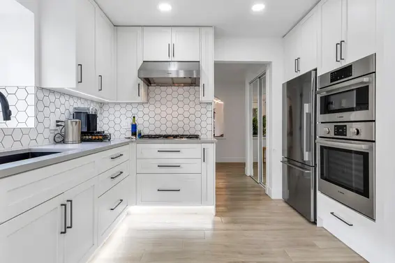 1102 Strathaven Drive, North Vancouver For Sale - image 6