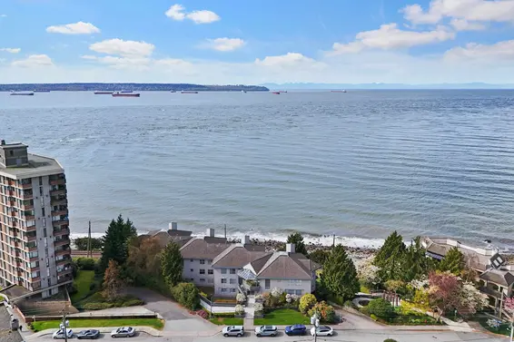 303 2190 Argyle Avenue, West Vancouver