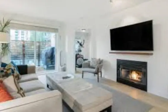 411 108 West Esplanade, North Vancouver