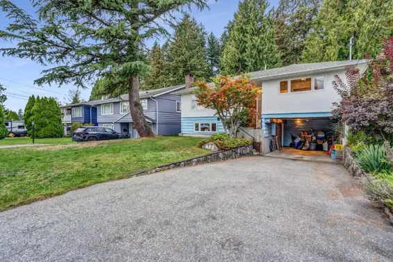 852 East 17th Street, North Vancouver