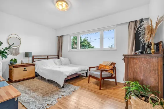 852 East 17th Street, North Vancouver For Sale - image 9