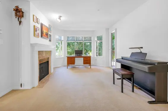 411 2059 Chesterfield Avenue, North Vancouver