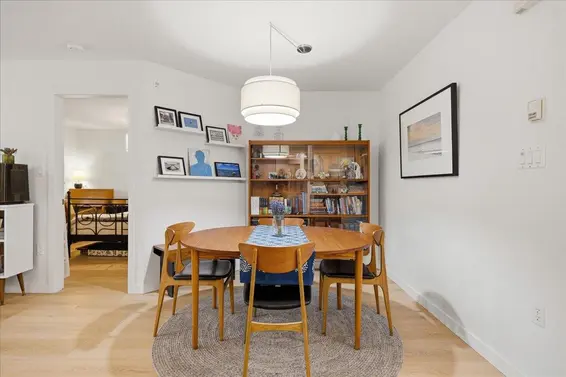 411 2059 Chesterfield Avenue, North Vancouver For Sale - image 11