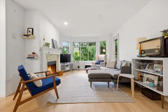 411 2059 Chesterfield Avenue, North Vancouver For Sale - image 2