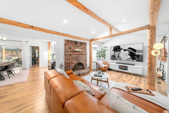 2540 Boswell Avenue, North Vancouver For Sale - image 3